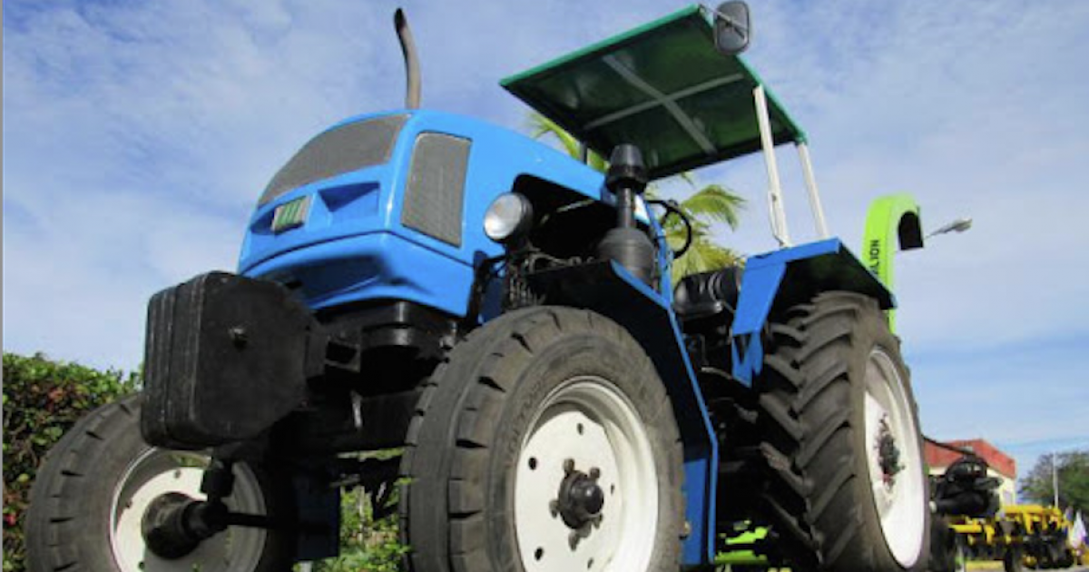 Tractor cubano MAGRIC 8002 © ACN