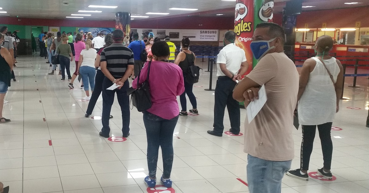 Viajeros en el Aeropuerto Internacional José Martí de La Habana (imagen de referencia). © Facebook / Aeropuerto Internacional José Martí 