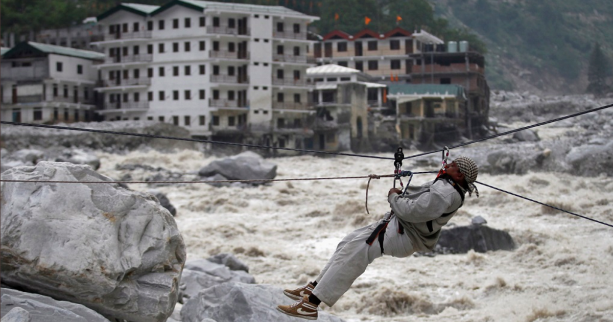 Rescatistas en la zona de la riada © Twitter/Al Jazeera