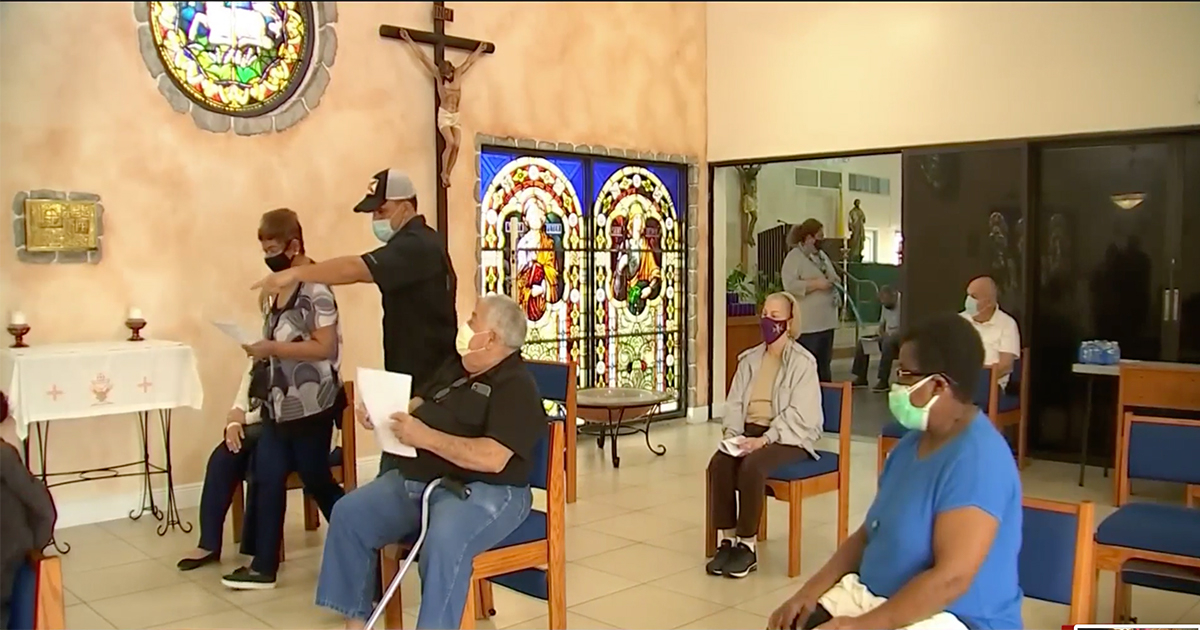 Iglesia aplica vacunas a personas mayores en Miami-Dade © Telemundo 51 / Captura de video 