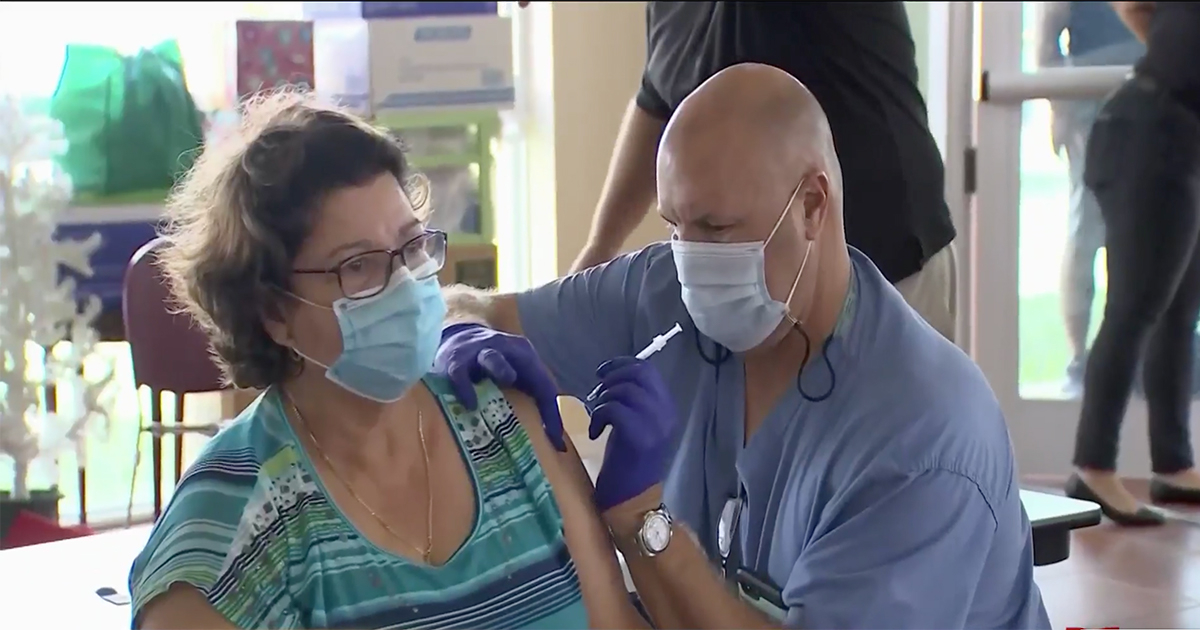 Vacunación en Hialeah © Telemundo 51 / Captura de video 