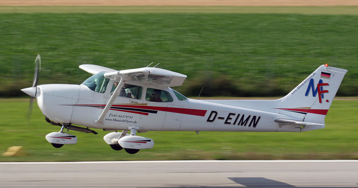 Cessna 172, mismo modelo del avioneta que aterrizó en una carretera de la Florida (referencia) © Wikimedia Commons