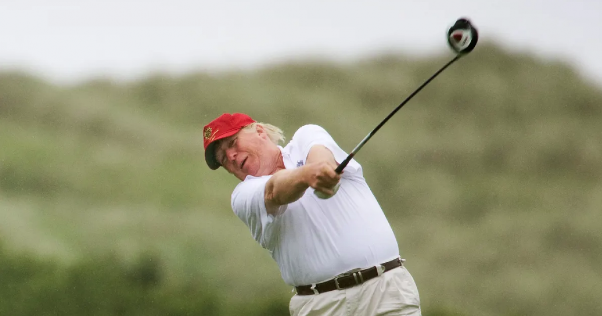 Trump jugando a golf en su residencia de Mar-a-Lago, Palm Beach © Flickr/White House