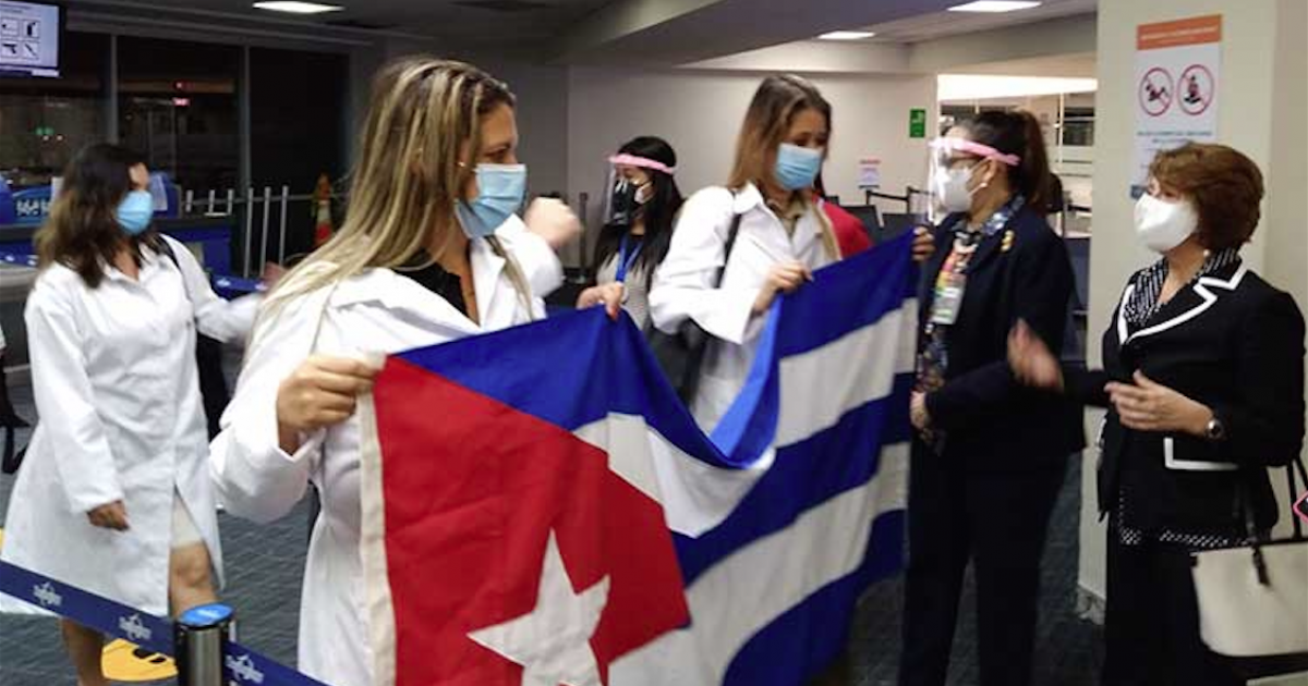 Llegada de médicos cubanos a Panamá © Prensa Latina