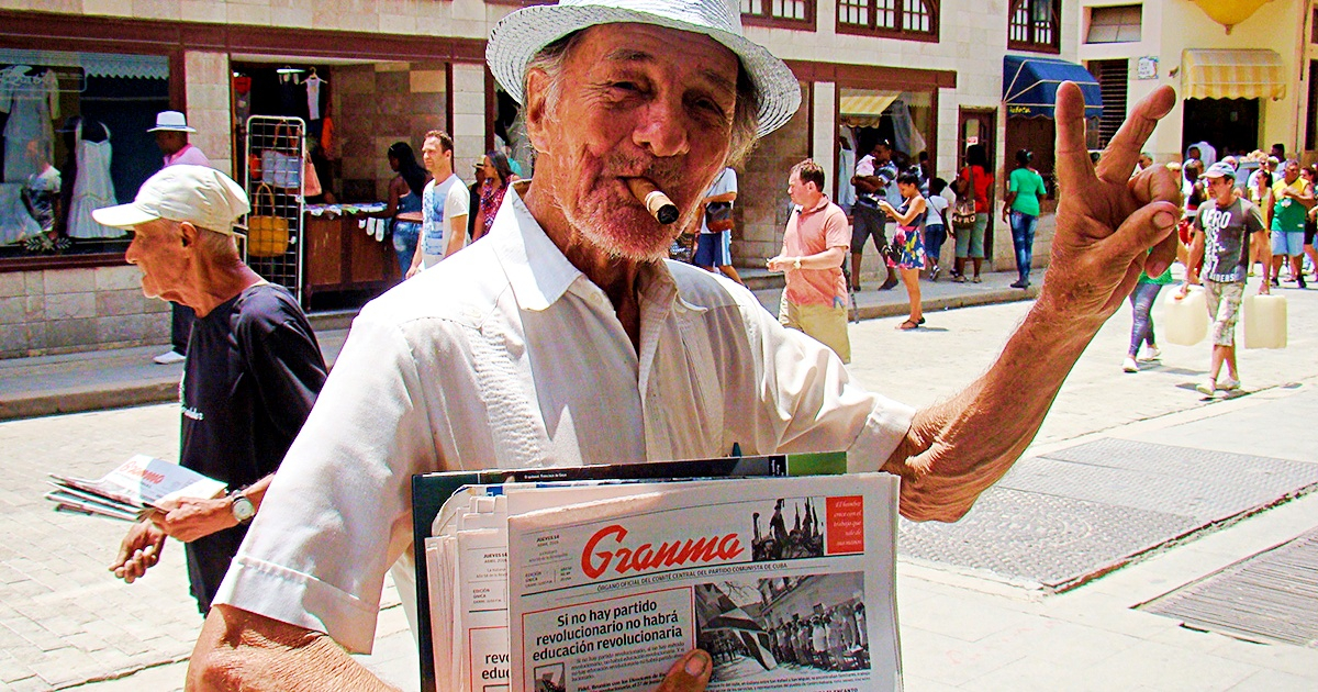 Vendedor de periódicos en Cuba (Imagen referencial) © CiberCuba