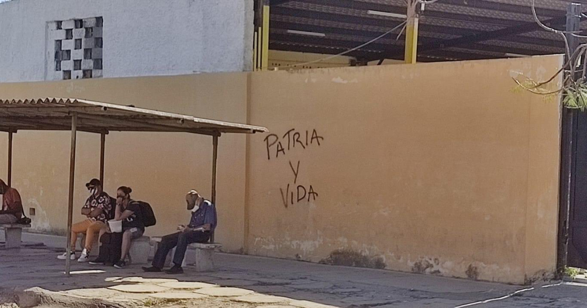 cartel de Patria y Vida en Miramar, Playa, La Habana © Norges Rodríguez / Twitter