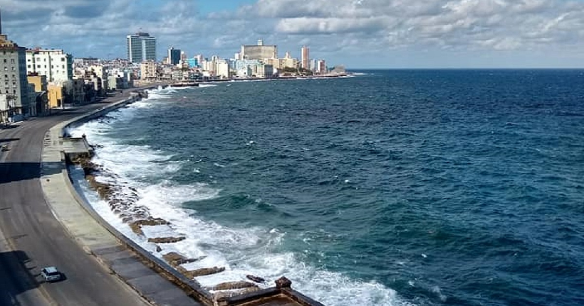 Malecón de La Habana bajo los efectos del frente frío © Facebook / Fotos de La Habana