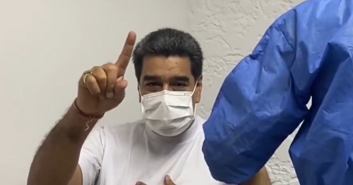 El mandatario venezolano luego de ser vacunado con la Sputnik V © Captura de video