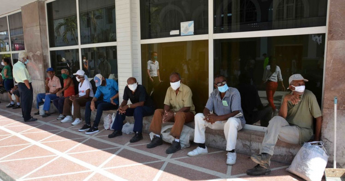 Ciudadanos de Matanzas durante la pandemia (imagen de referencia) © ACN