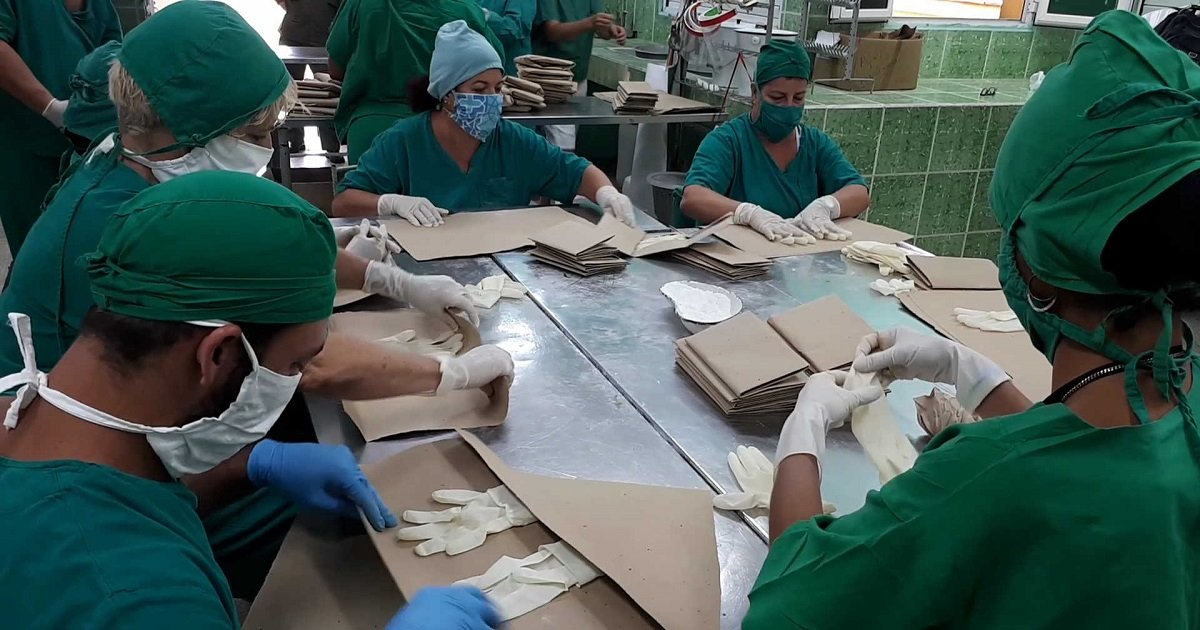 Guantes esterilizados en hospital cubano (imagen de referencia) © TV Yumurí