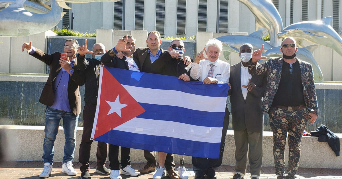 Exiliados cubanos testimoniantes © CiberCuba / Vicente Morín Aguado