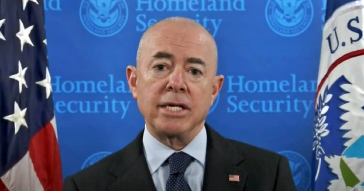 Alejandro Mayorkas, Secretario de Seguridad Nacional de EE.UU. © Captura de pantalla/Univisión