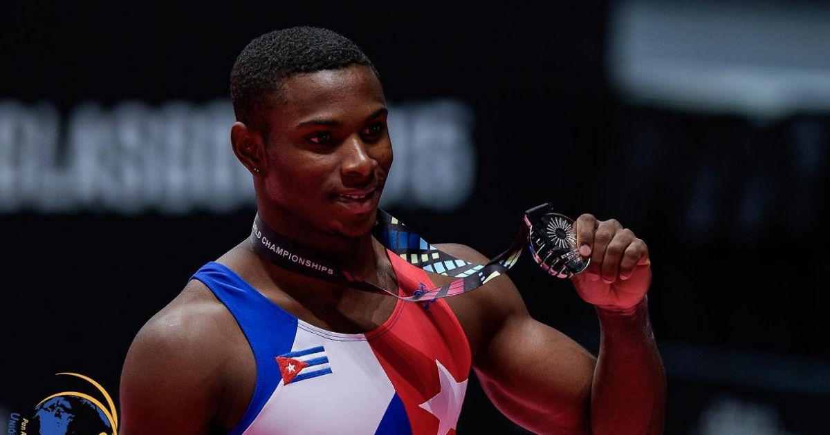 Gymnast Manrique Larduet is assaulted in Cuba for stealing her motorcycle and phone