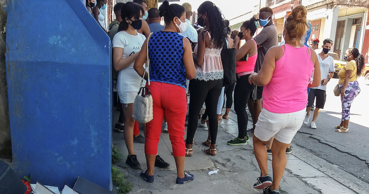 Colas en tiendas de Cuba ante escasez de productos de primera necesidad © CiberCuba