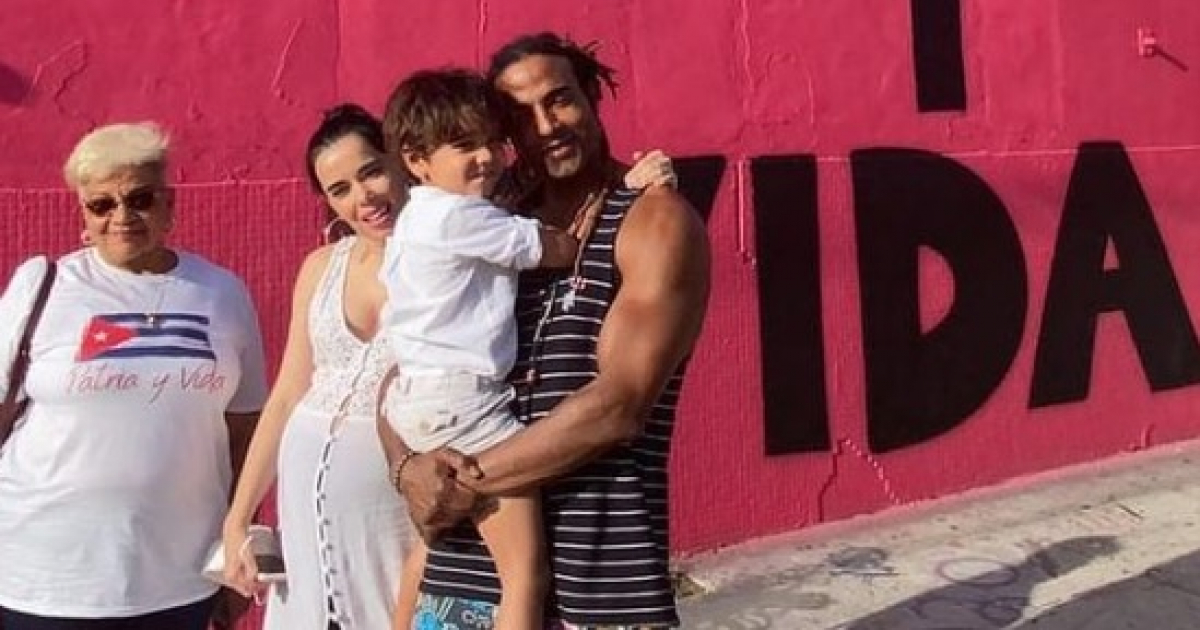 Yotuel junto a su familia en Miami © Instagram del artista