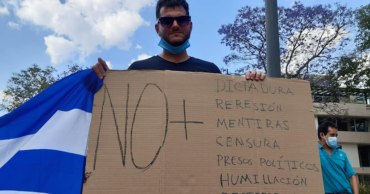 Cubanos se manifiestan frente a embajada en México © Facebook / Claudia Padrón Cueto