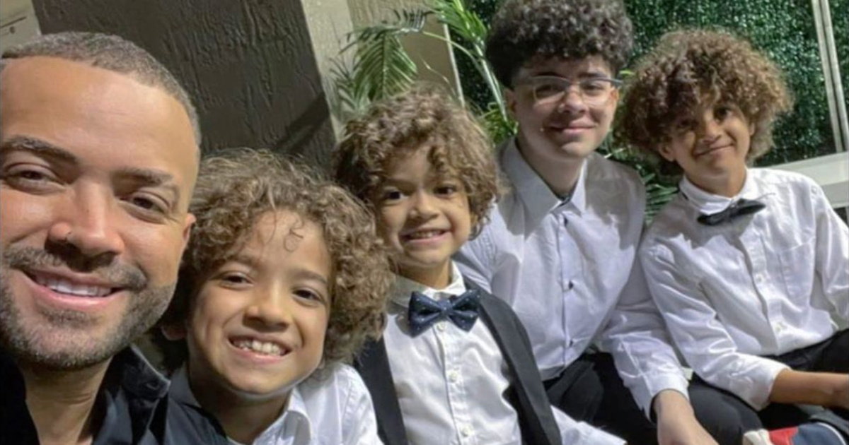 Nacho con sus cuatro hijos © Instagram / Nacho