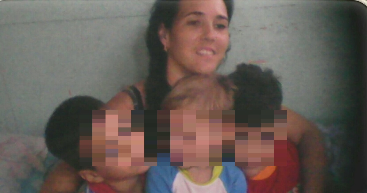 Madre cubana con sus hijos © Facebook Yuri A Ramos Peraza
