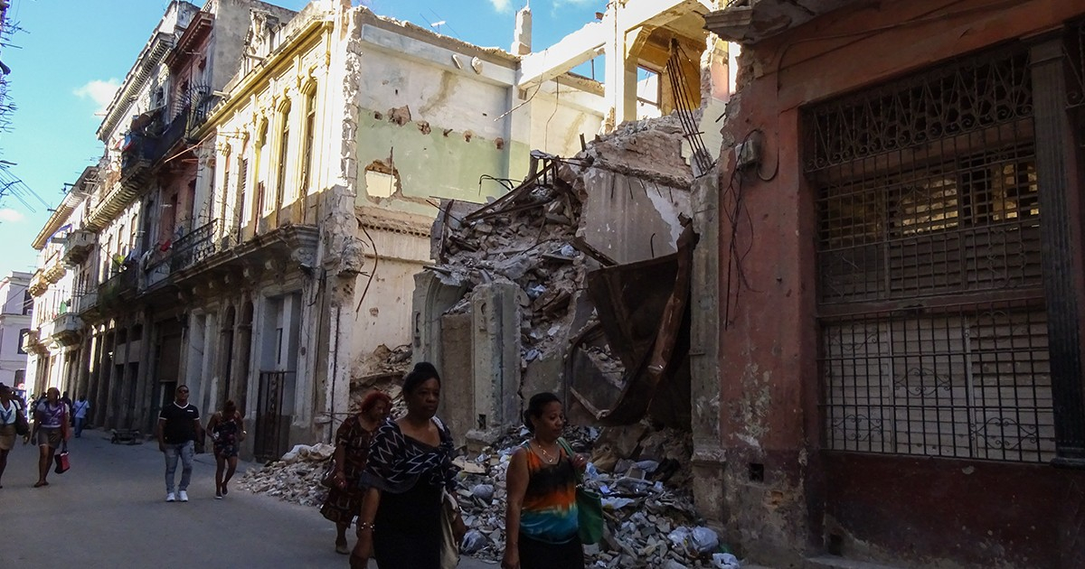 Derrumbe en la calle Bernaza, de La Habana Vieja, entre Muralla y Teniente Rey. © CiberCuba