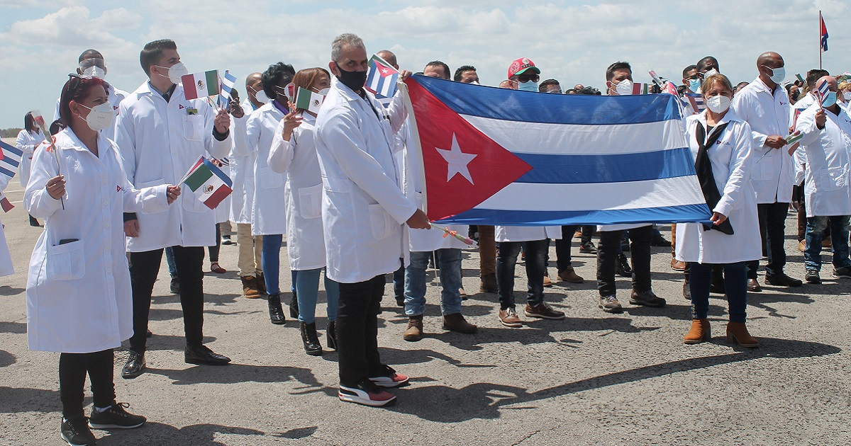 Médicos cubanos a su llegada a La Habana © Twitter / Ministerio de Salud Pública de Cuba
