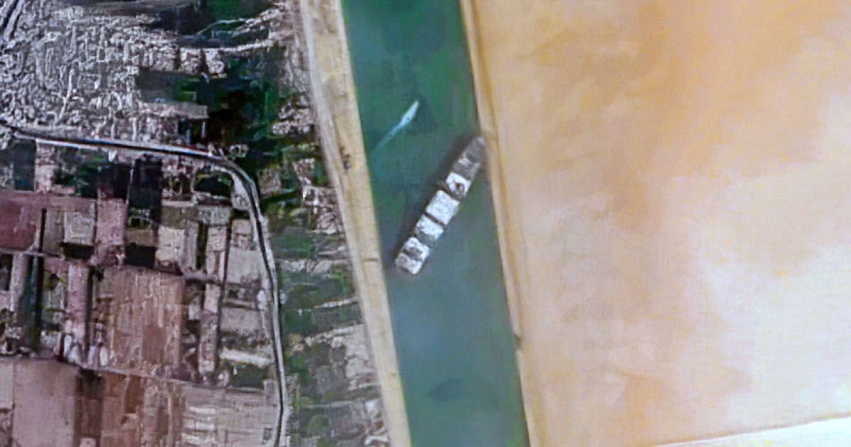 Buque portacontenedores 'Ever Given' atrapado en el Canal de Suez, Egipto - 24 de marzo de 2021 © Creative Commons