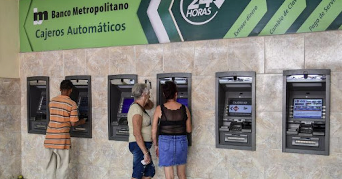 Cajeros del Banco Metropolitano, en La Habana © ACN