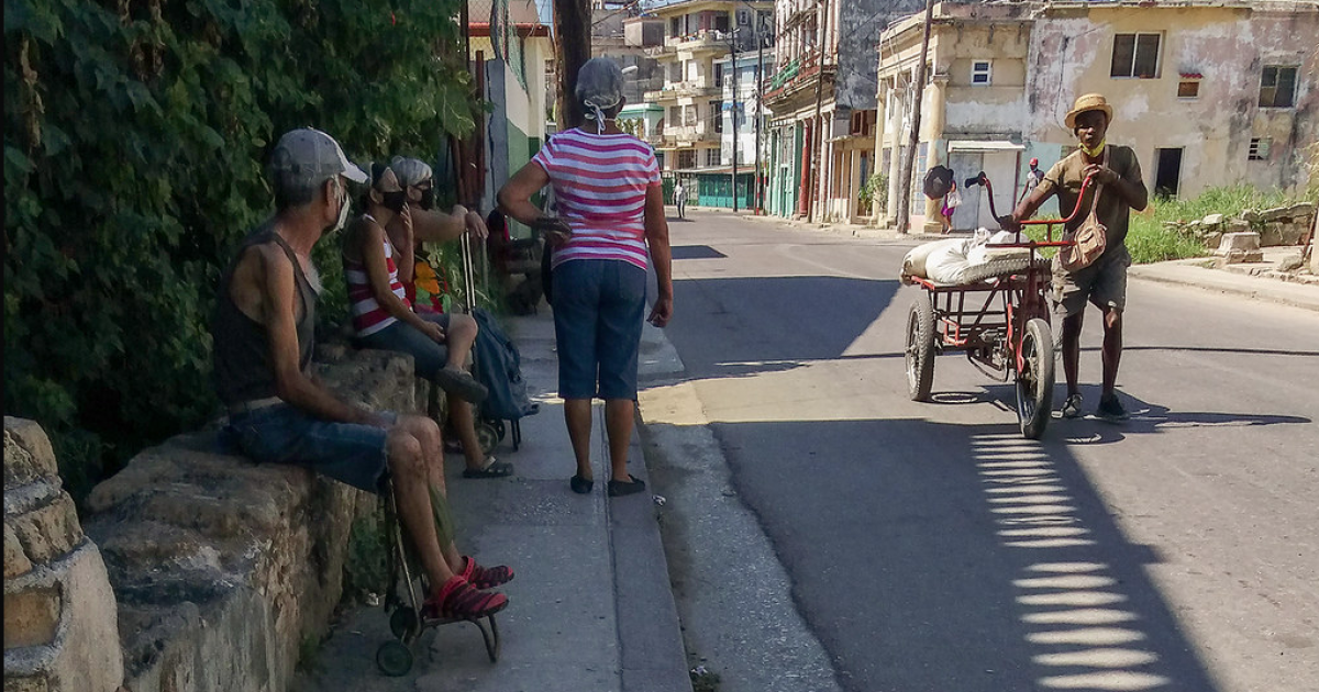 Cubanos en una calle del Cerro © CiberCuba