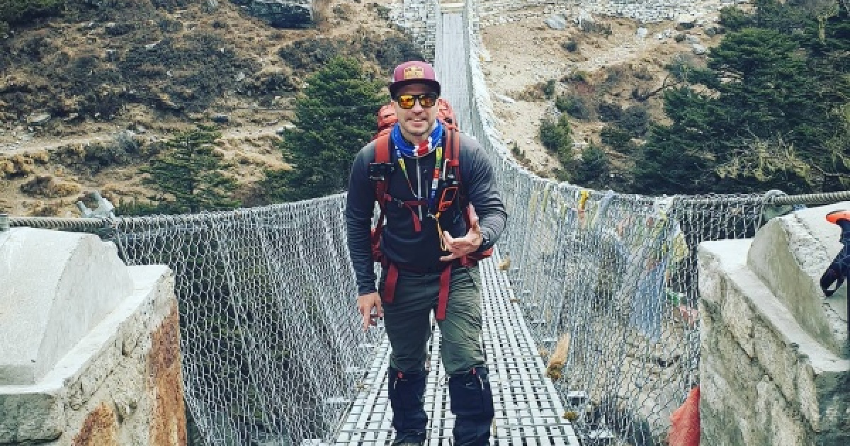 Yandy Núñez camino al Campamento Base del Everest © The Cuban Mountaineer / Faccebook