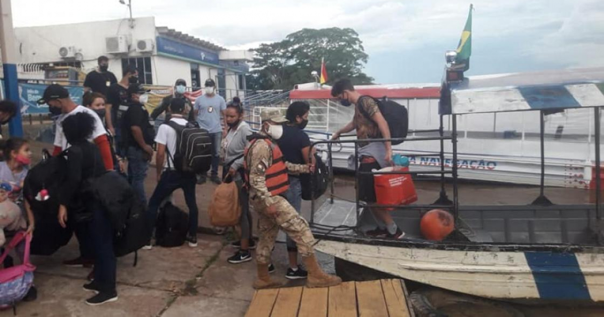 Migrantes cubanos llegan a Brasil © Ministerio de Defensa Estado Plurinacional de Bolivia/ Facebook
