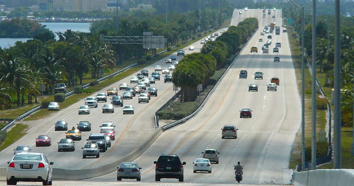La autopista I-195 en dirección este que conecta Midtown Miami con Miami Beach © Creative Commons