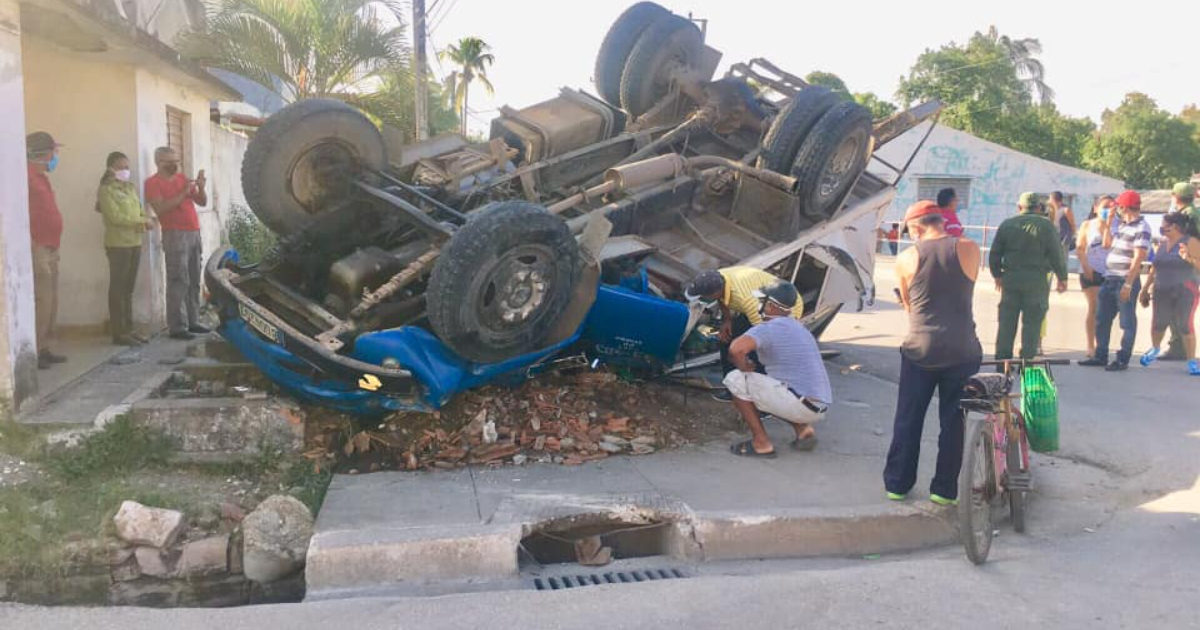 Accidente en Cuba de camión que transportaba pacientes de COVID-19 © Facebook / Yunior Diaz Martinez