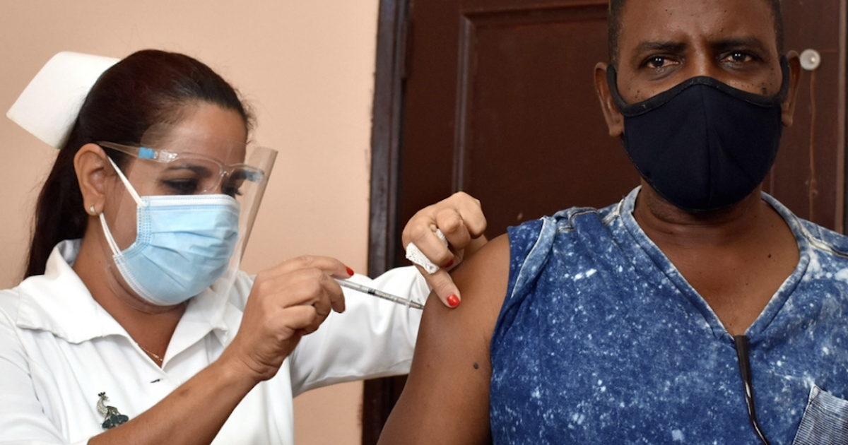 Vacunación en La Habana © ACN