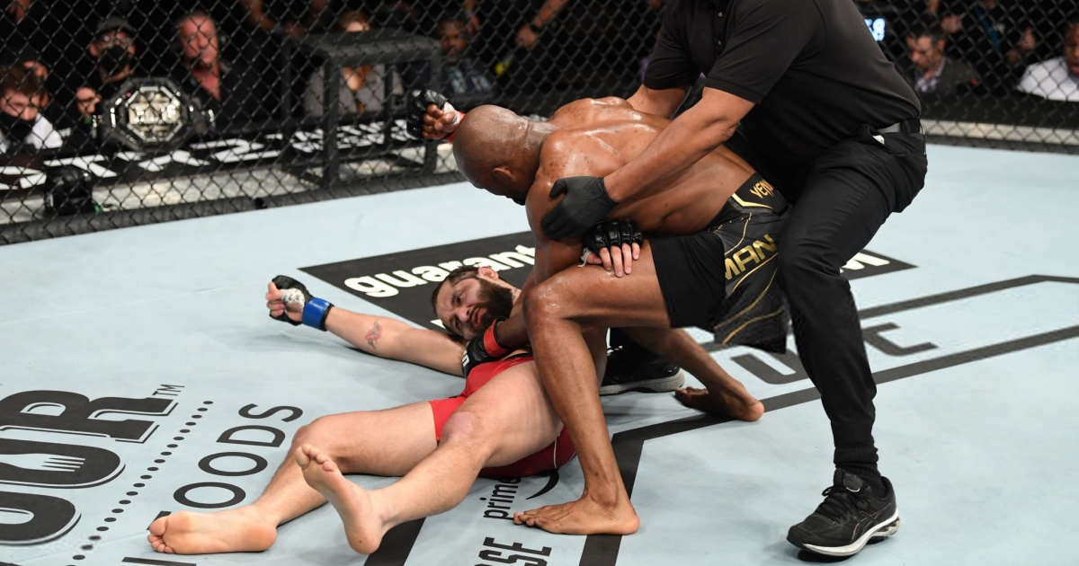 Jorge Masvidal yace en el suelo tras ser noqueado por Usman © Twitter/MMA Fusion 