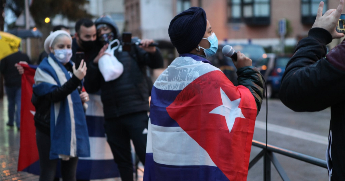 Protesta de cubanos en Madrid, España © Facebook / Leisam Rubio