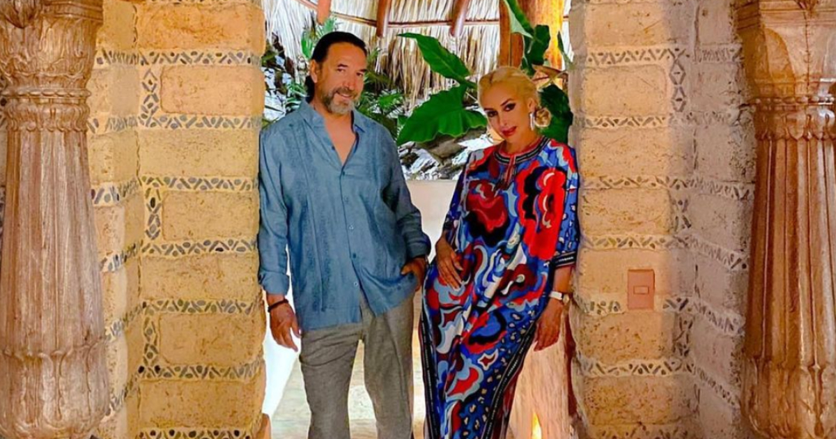 Marco Antonio Solís felicita y esposa, la cubana Cristy Salas © Instagram / Marco Antonio Solís