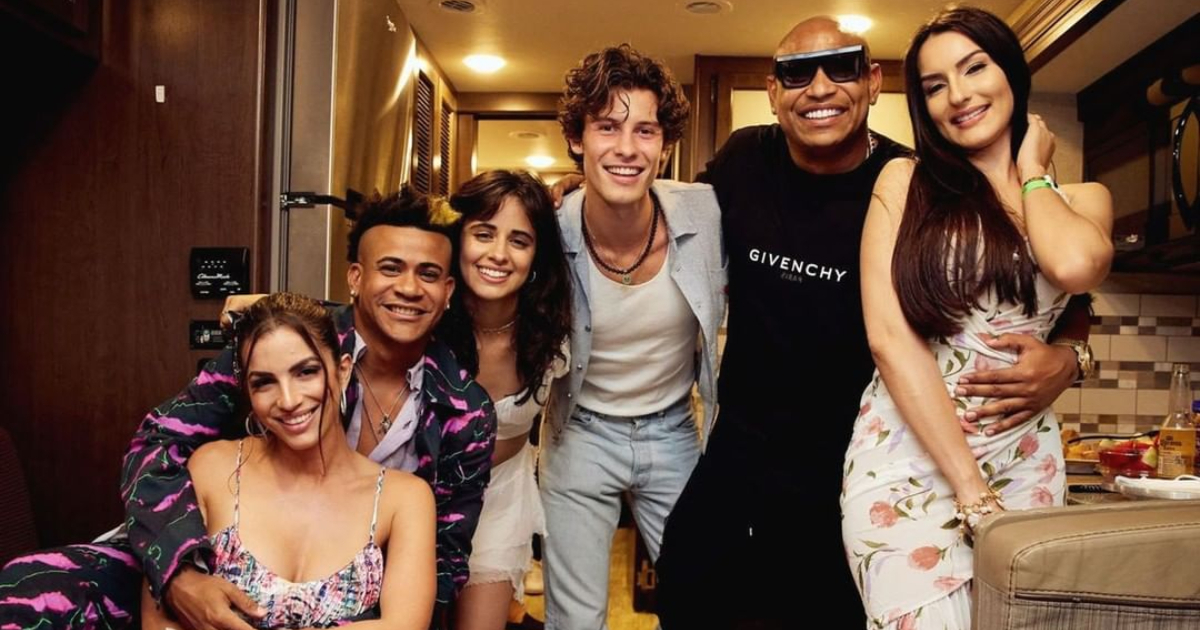Gente de Zona con sus parejas junto a Camila Cabello y Shawn Mendes © Instagram / Randy Malcom