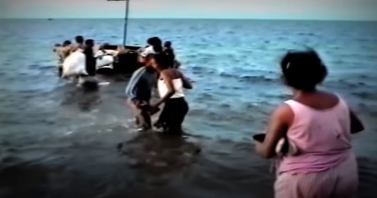 Balseros cubanos zarpando de la isla rumbo a Estados Unidos © YouTube / Digital Cinema, Inc. (documental La Esperanza de un Pueblo 1994)