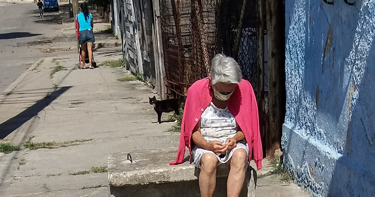Anciana en Cuba (referencia) © CiberCuba