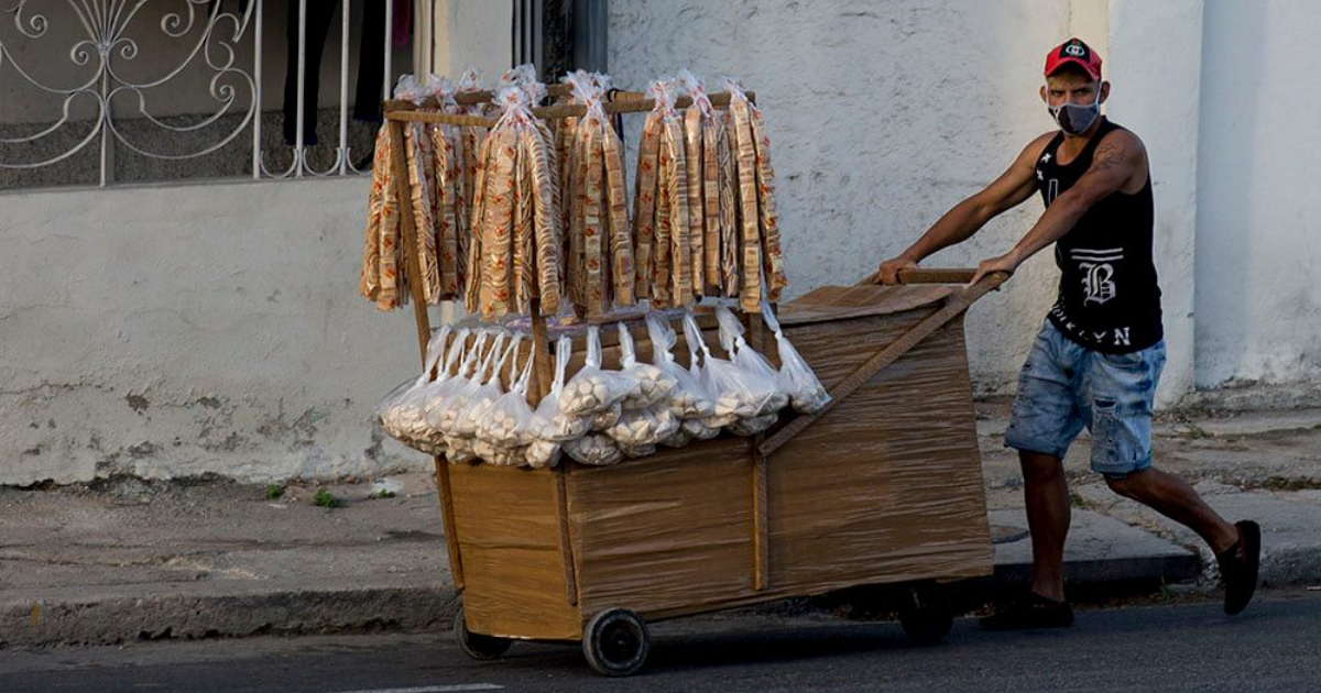 Vendedor en La Habana en tiempos de pandemia por coronavirus (Imagen de referencia) © Facebook / Cubadebate