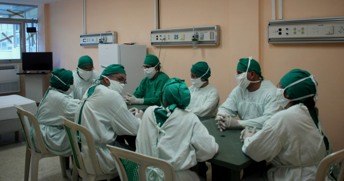 Médicos en hospital de Cuba © Facebook / Naturaleza Secreta 