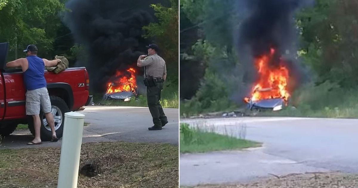 Auto incendiado en Carolina del Sur © Facebook / Sarah Wilson
