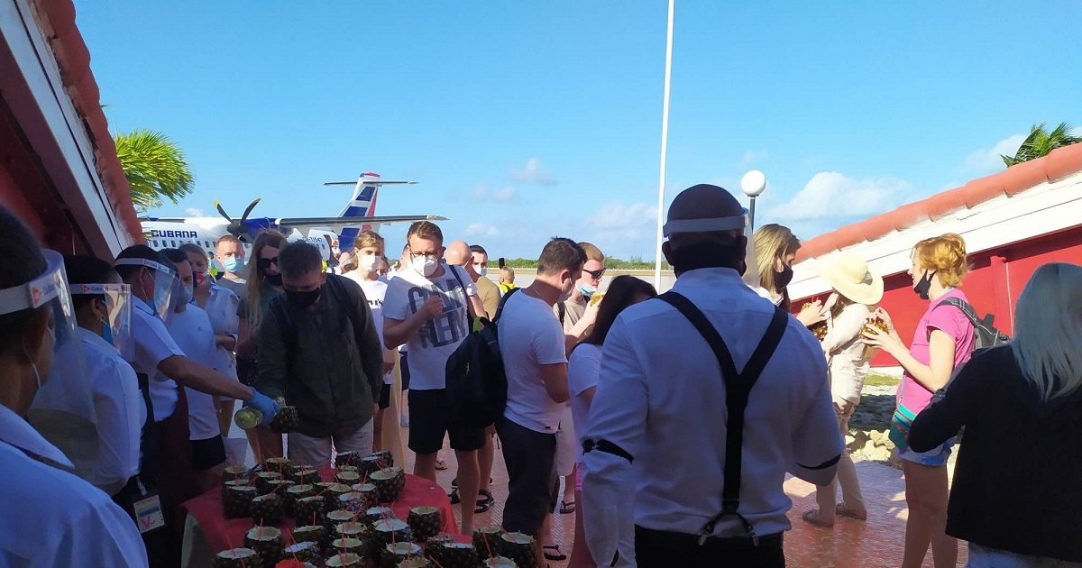 Turistas en Varadero (Imagen de referencia) © Facebook / Aeropuerto Internacional "Juan Gualberto Gómez Ferrer"