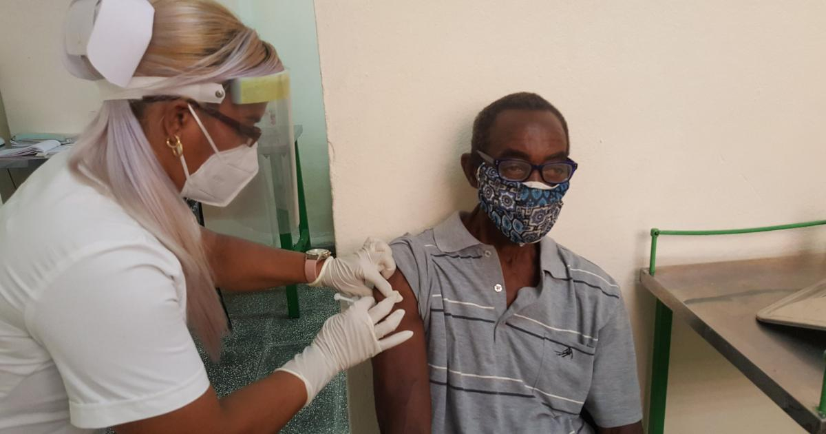 Vacunación en Cuba (Imagen de referencia) © Twitter/ Beatriz Vaillant Rodríguez 
