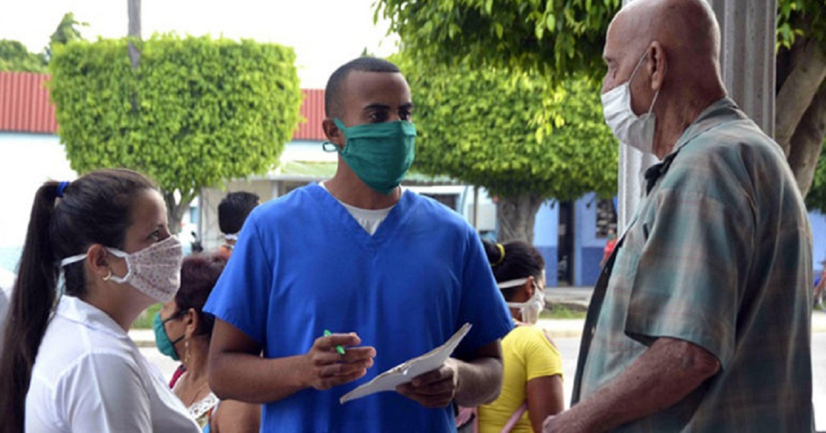 Pesquisa sanitaria en Cienfuegos. © ACN / Modesto Gutiérrez