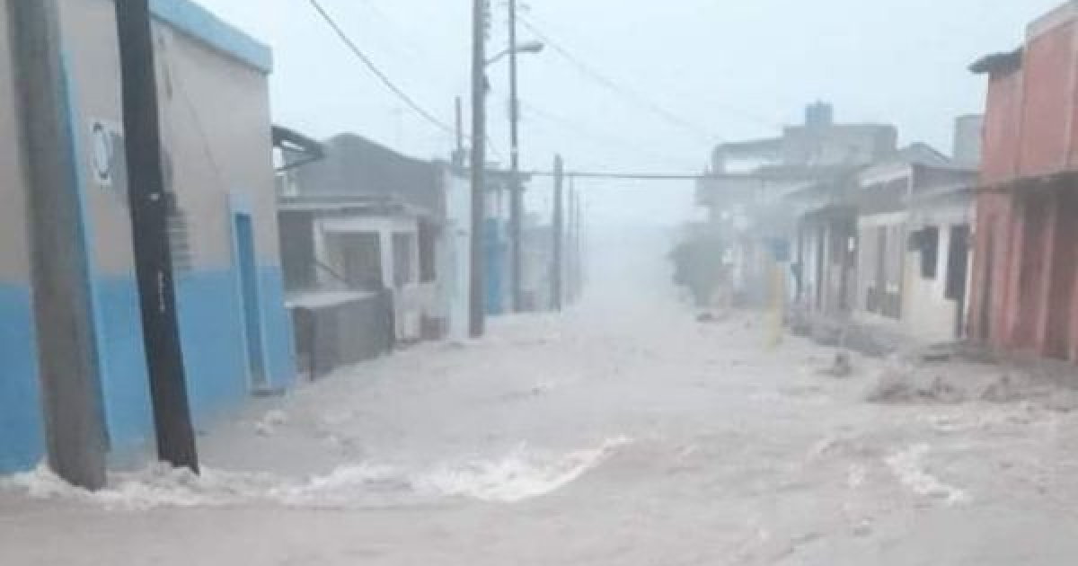 Inundaciones en Manzanillo, Granma © José Ortiz Benet