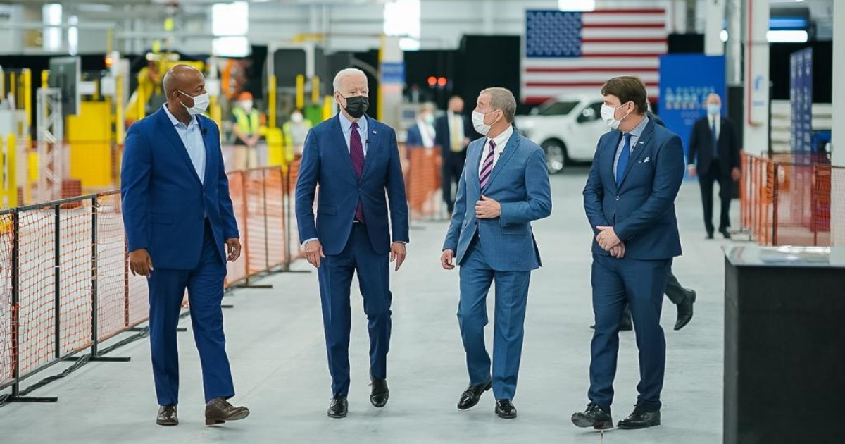 Joe Biden durante su visita al Ford's Rouge Electric Vehicle Center, el pasado 19 de mayo © Twitter/President Potus