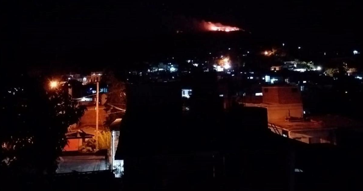 Ciudad de Holguín desde donde se ve el Incendio forestal © Radio Angulo/ Facebook