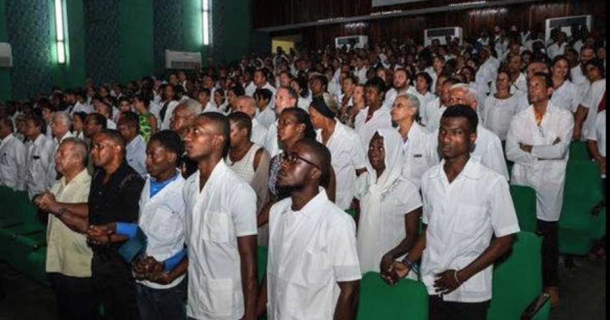 Estudiantes angolanos en Cuba, en una imagen de archivo. © Minrex.