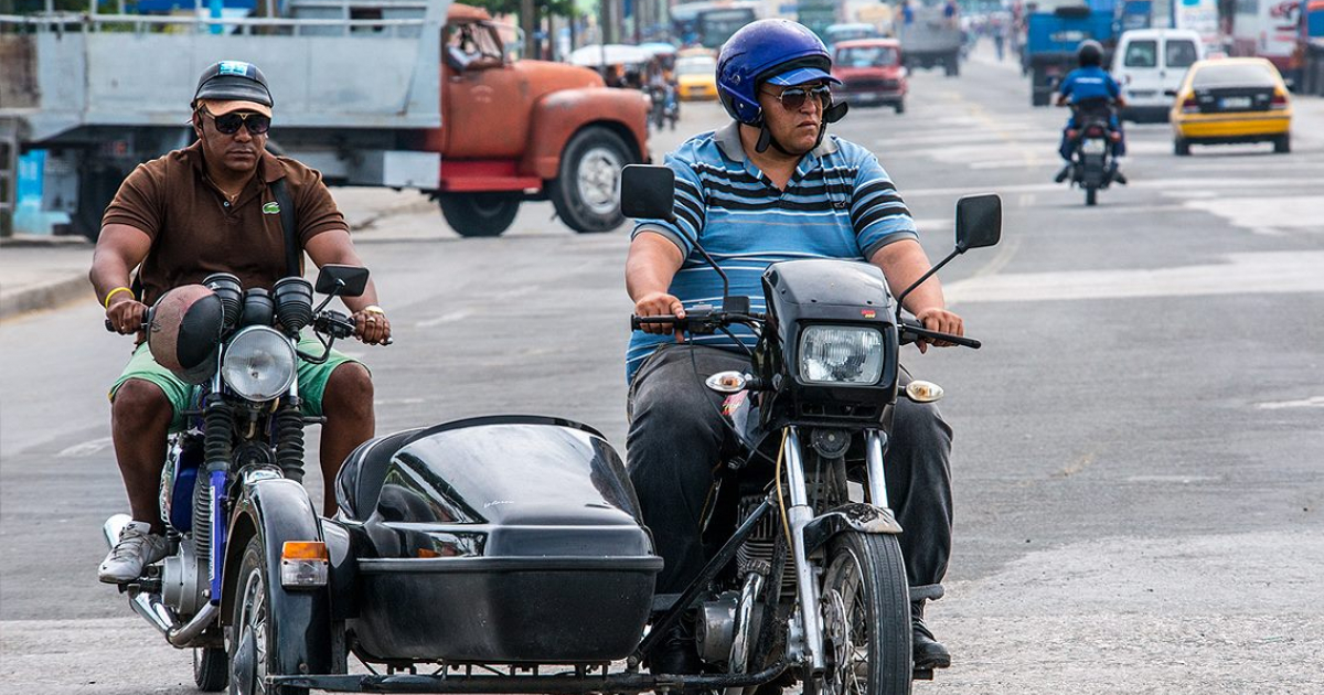 Motos de pasaje en Santiago de Cuba © Facebook / Behind a trip
