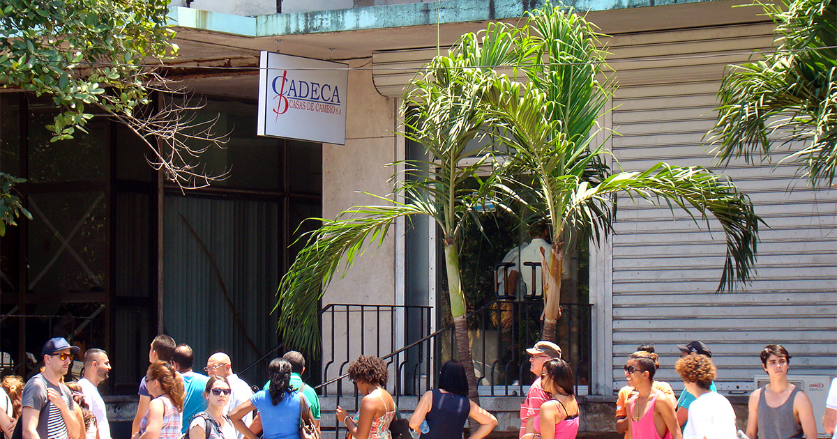 CADECA en El Vedado, en La Habana (archivo) © CiberCuba